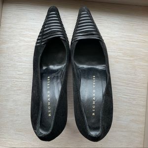 Richard Tyler Black suede leather heels with pointed toe size 6